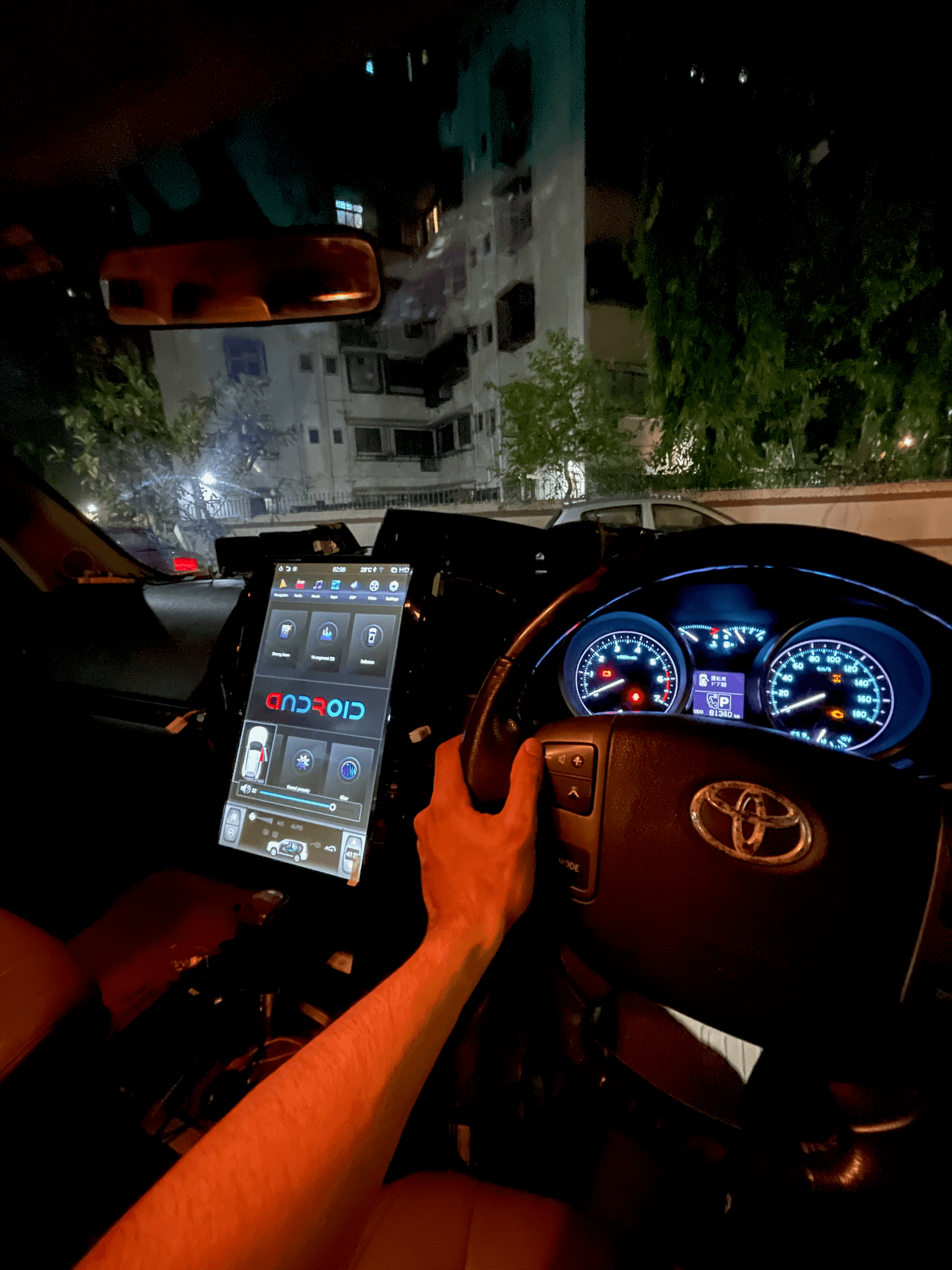 Toyota Land Cruiser LC200 — Android Head Unit Upgrade