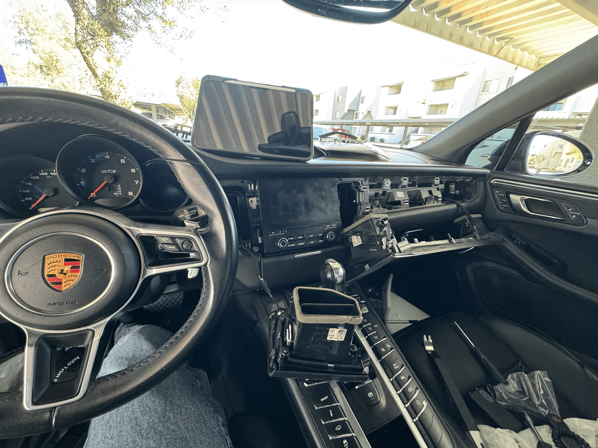 Porsche Macan — Head Unit Retrofit